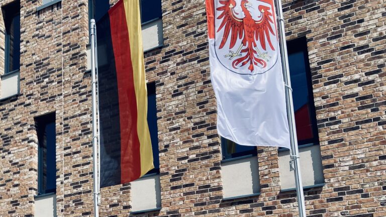 Gemeindevertretung beschließt rechte Symbolpolitik – Bürgermeister in spe sucht Nähe zur AfD